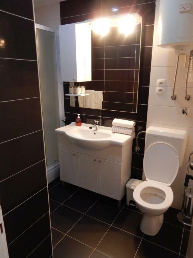 Apartments Indira Ловіште Екстер'єр фото